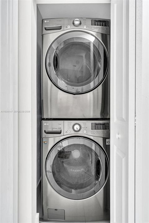 待售: $672,000 (4 贝兹, 2 浴室, 1724 平方英尺)