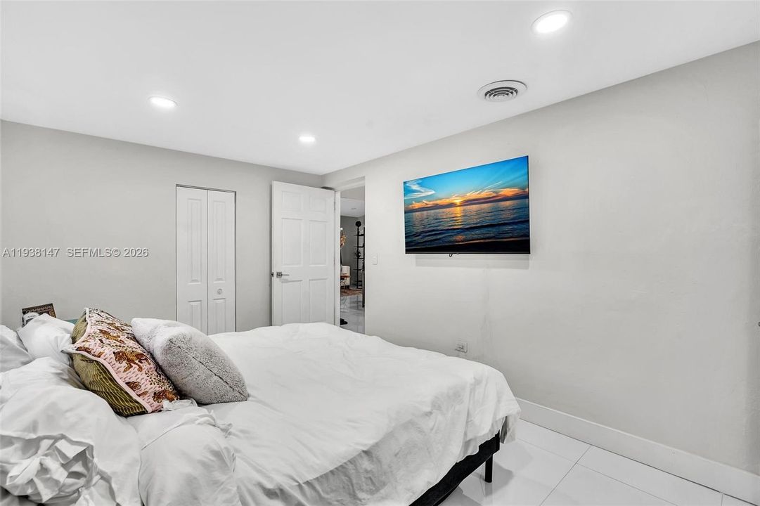 待售: $672,000 (4 贝兹, 2 浴室, 1724 平方英尺)