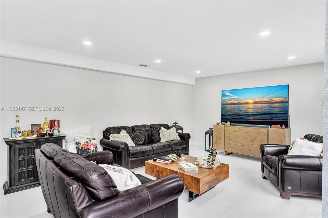 待售: $672,000 (4 贝兹, 2 浴室, 1724 平方英尺)