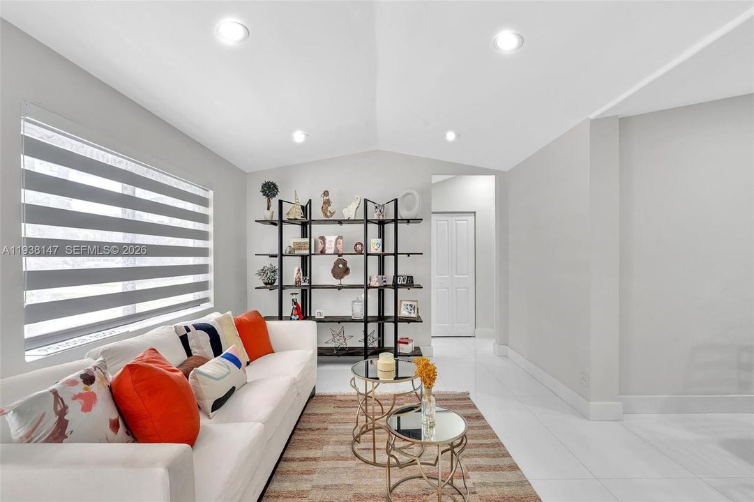 待售: $672,000 (4 贝兹, 2 浴室, 1724 平方英尺)