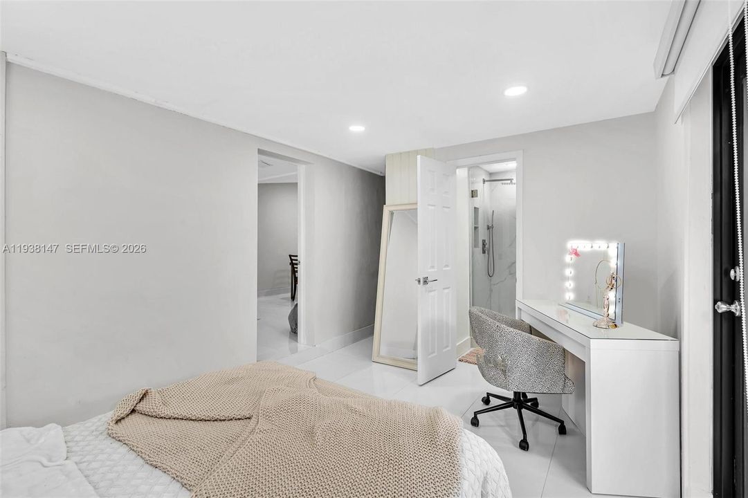 待售: $672,000 (4 贝兹, 2 浴室, 1724 平方英尺)