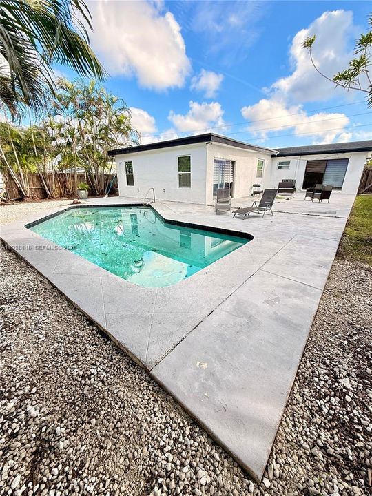 For Sale: $540,000 (4 beds, 2 baths, 1685 Square Feet)