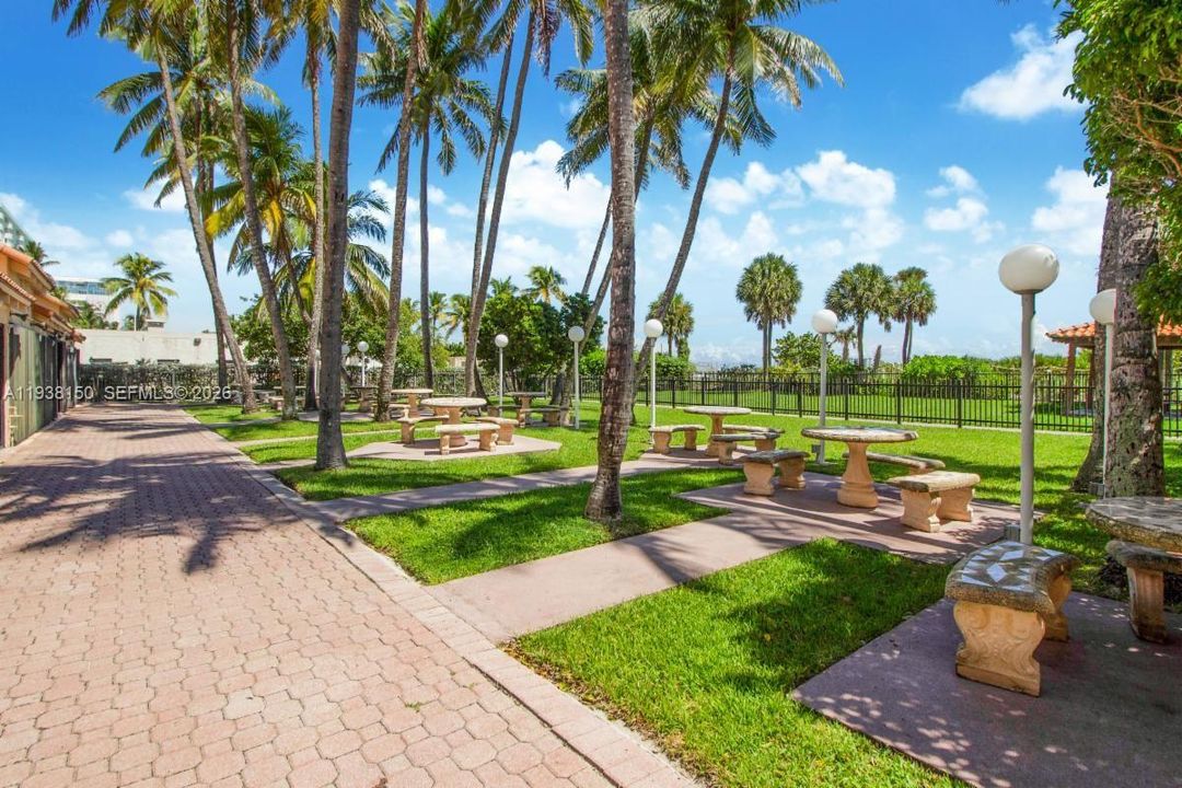 For Rent: $6,000 (1 beds, 1 baths, 798 Square Feet)