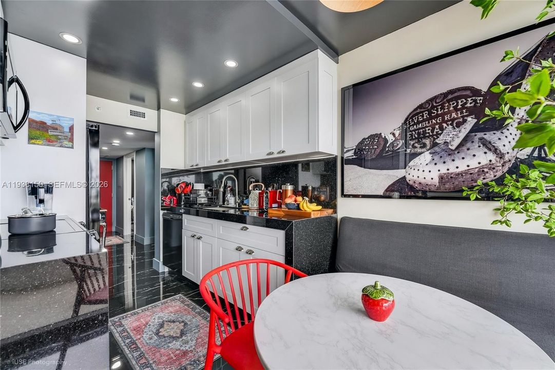 For Rent: $6,000 (1 beds, 1 baths, 798 Square Feet)