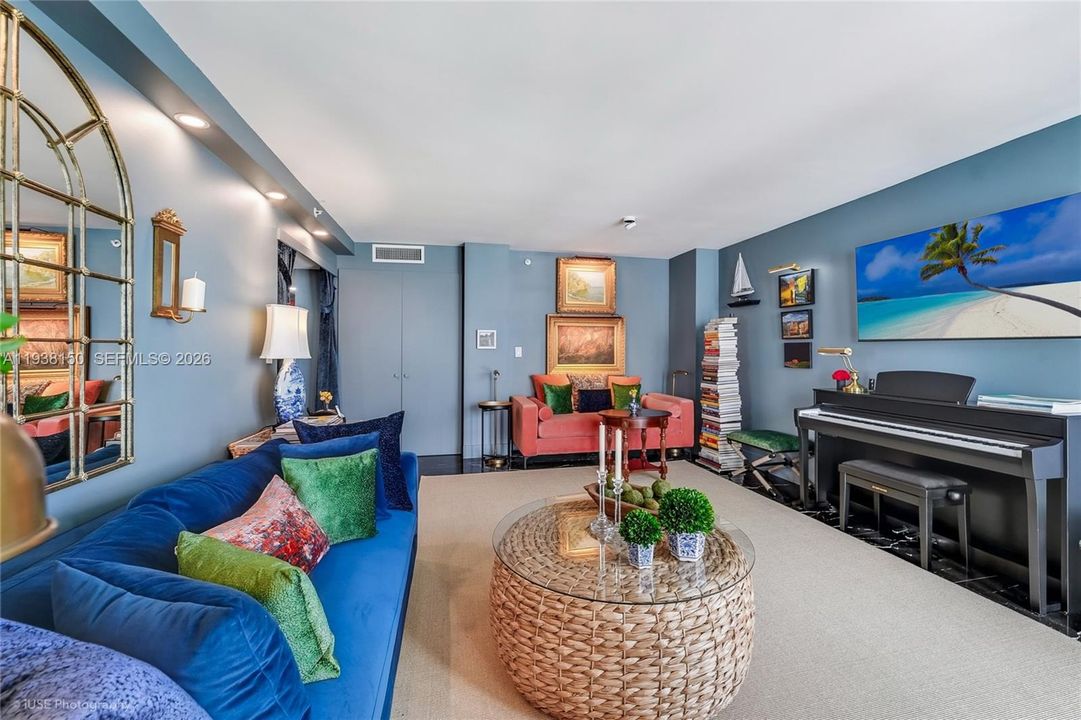 For Rent: $6,000 (1 beds, 1 baths, 798 Square Feet)