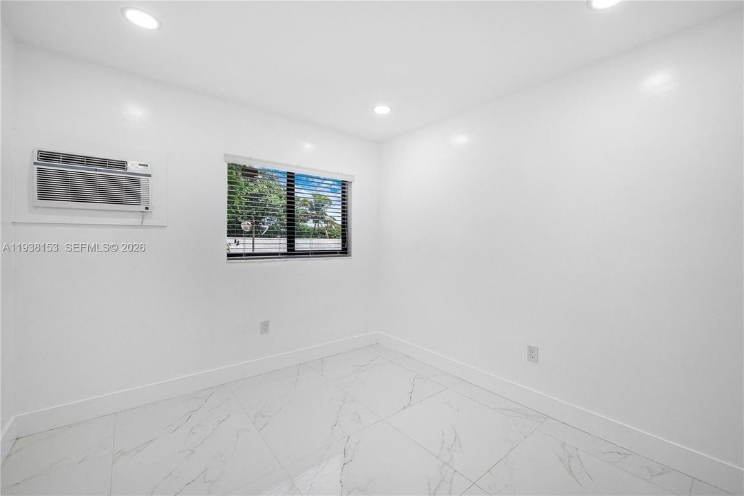 出租: $2,200 (2 贝兹, 1 浴室, 6090 平方英尺)