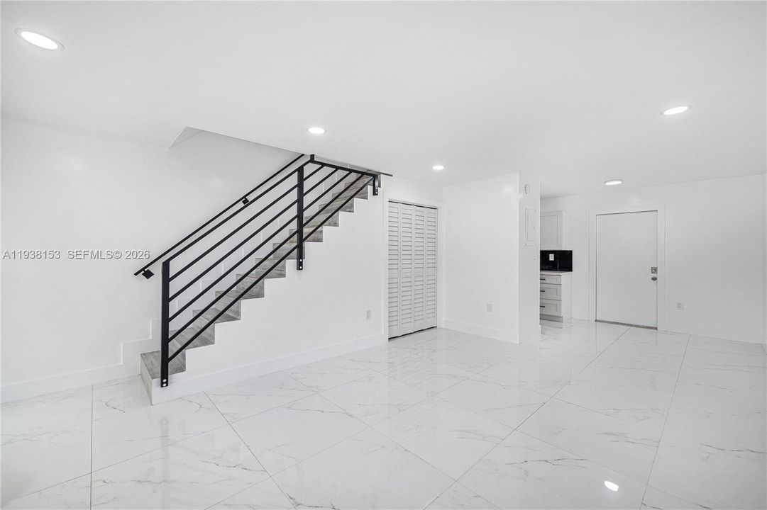 出租: $2,200 (2 贝兹, 1 浴室, 6090 平方英尺)