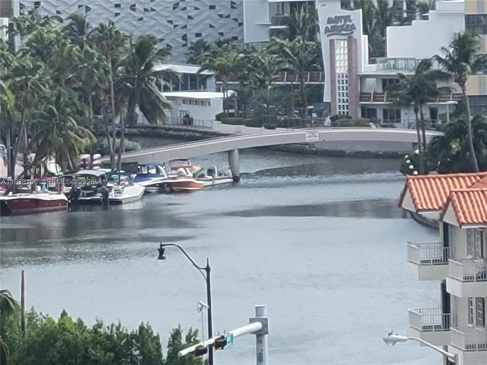 出租: $2,099 (0 贝兹, 1 浴室, 600 平方英尺)