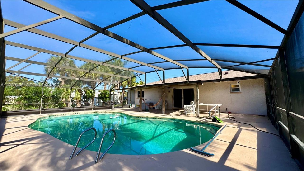 For Sale: $539,000 (3 beds, 2 baths, 1379 Square Feet)