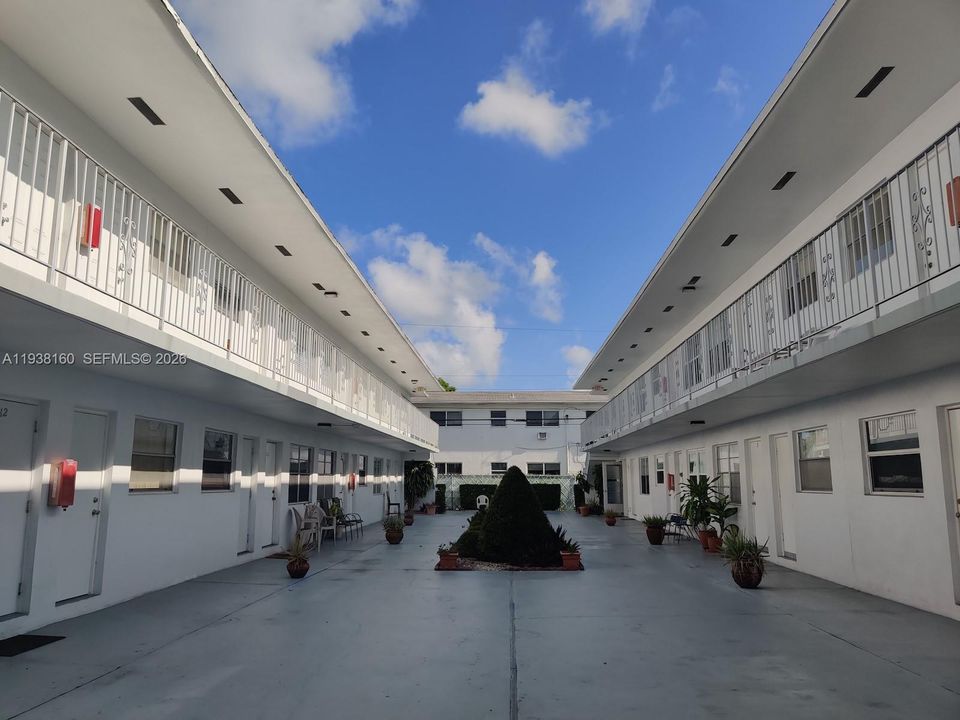 For Rent: $1,500 (1 beds, 1 baths, 562 Square Feet)