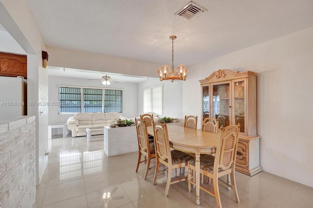 En Venta: $479,800 (3 camas, 2 baños, 1502 Pies cuadrados)