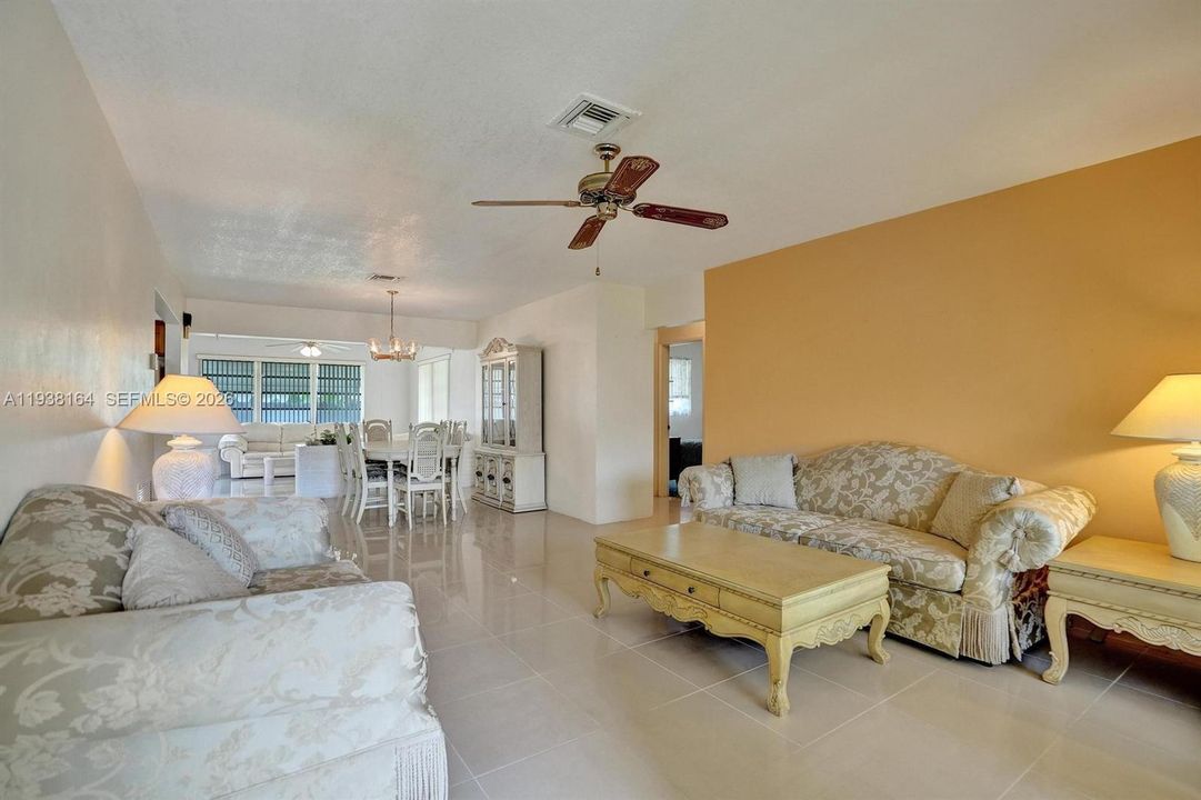 En Venta: $479,800 (3 camas, 2 baños, 1502 Pies cuadrados)