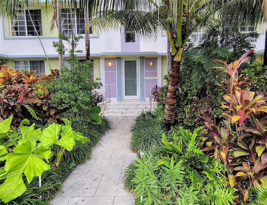 For Rent: $1,800 (0 beds, 1 baths, 430 Square Feet)