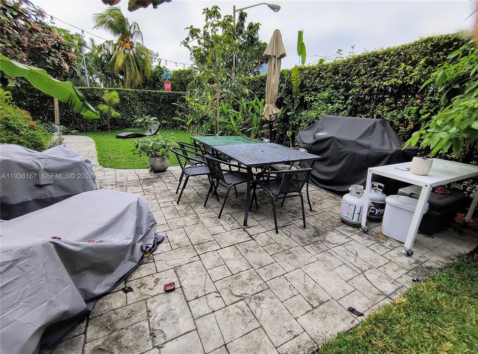 For Rent: $1,800 (0 beds, 1 baths, 430 Square Feet)