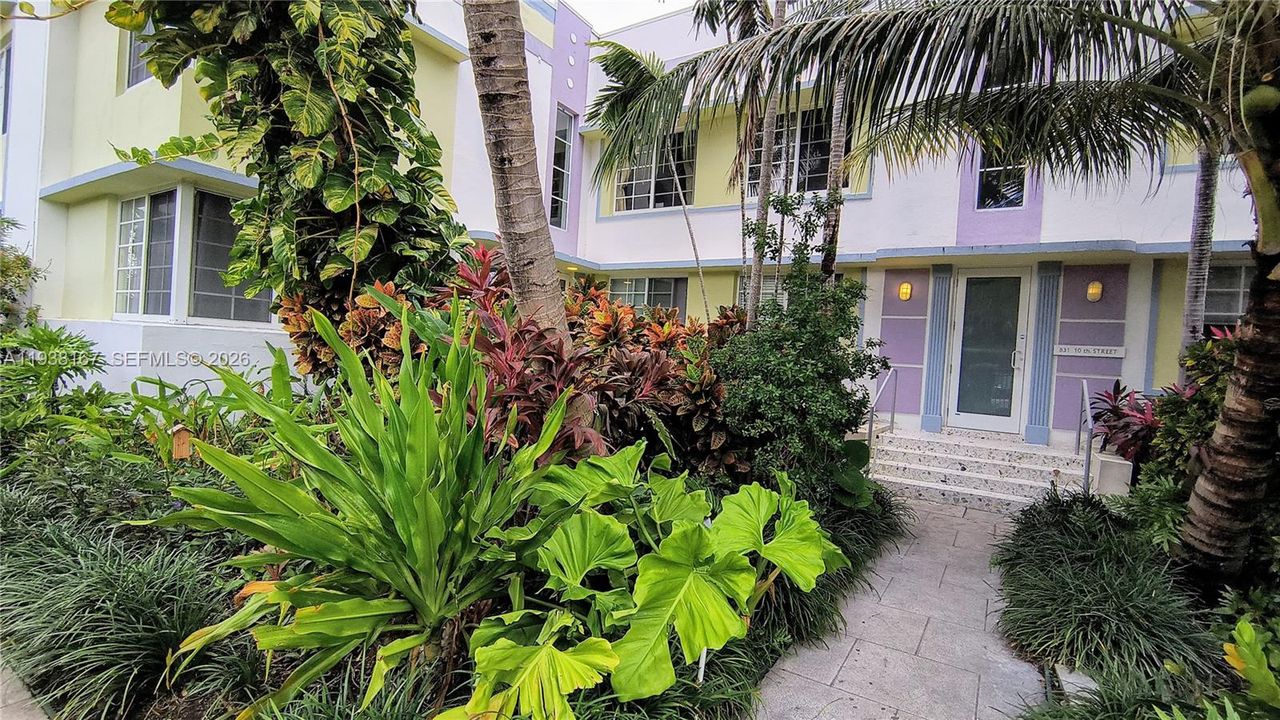 For Rent: $1,800 (0 beds, 1 baths, 430 Square Feet)