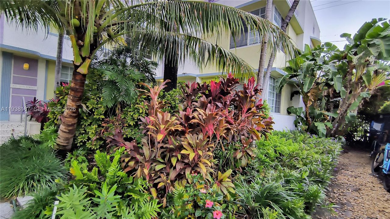 For Rent: $1,800 (0 beds, 1 baths, 430 Square Feet)