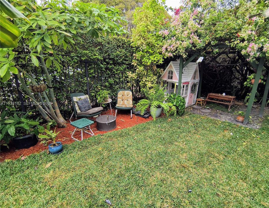 For Rent: $1,800 (0 beds, 1 baths, 430 Square Feet)