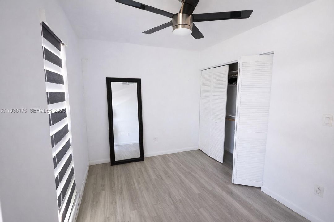 На продажу: $3,000 (3 спален, 1 ванн, 1015 Квадратных фут)