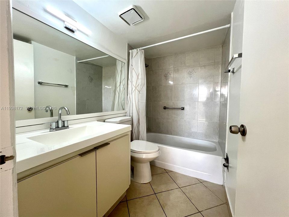 For Rent: $2,160 (1 beds, 1 baths, 773 Square Feet)