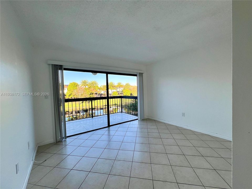 For Rent: $2,160 (1 beds, 1 baths, 773 Square Feet)