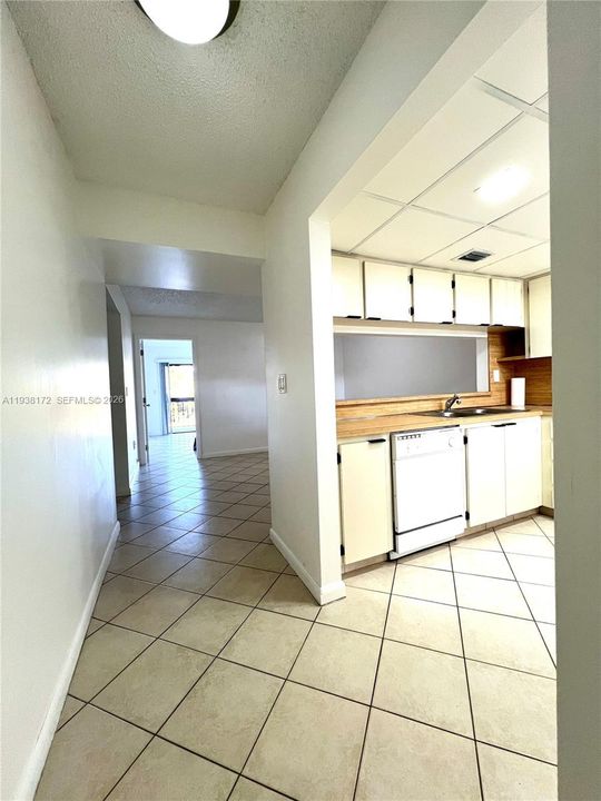 For Rent: $2,160 (1 beds, 1 baths, 773 Square Feet)