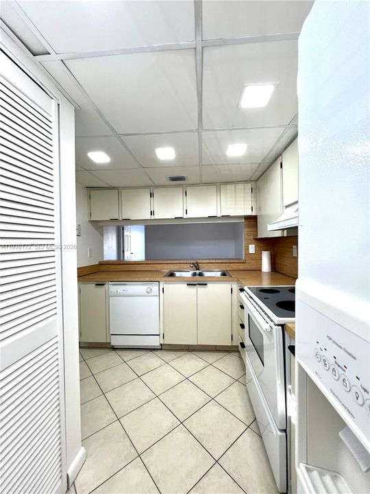 For Rent: $2,160 (1 beds, 1 baths, 773 Square Feet)