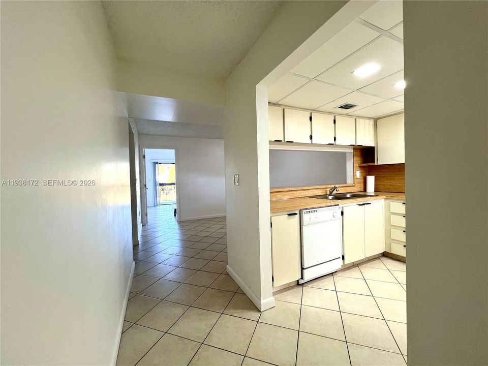 For Rent: $2,160 (1 beds, 1 baths, 773 Square Feet)