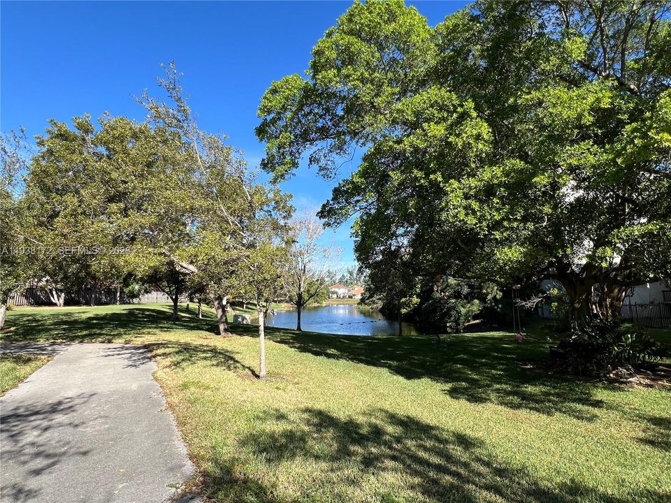 For Rent: $2,160 (1 beds, 1 baths, 773 Square Feet)