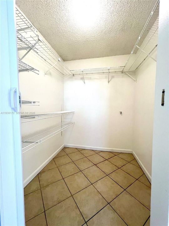 For Rent: $2,160 (1 beds, 1 baths, 773 Square Feet)