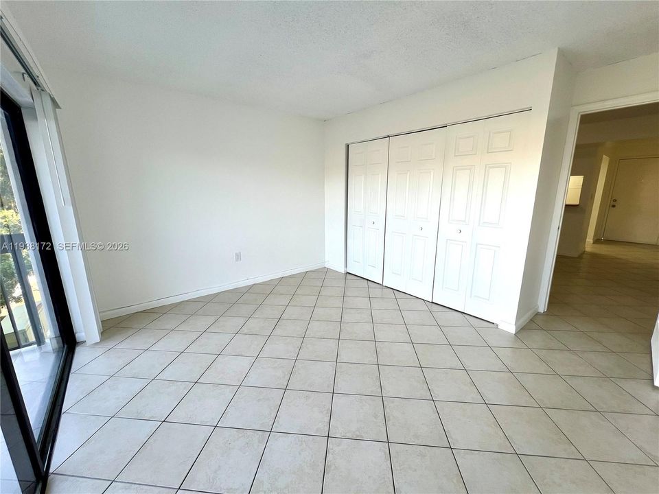 For Rent: $2,160 (1 beds, 1 baths, 773 Square Feet)