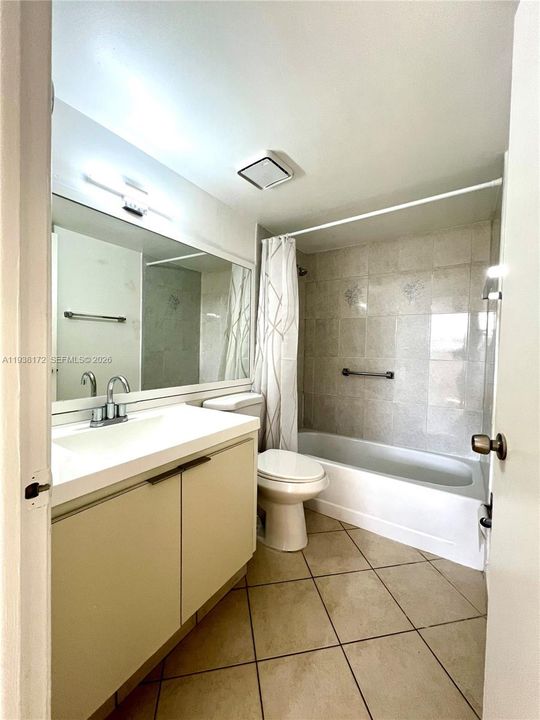 For Rent: $2,160 (1 beds, 1 baths, 773 Square Feet)