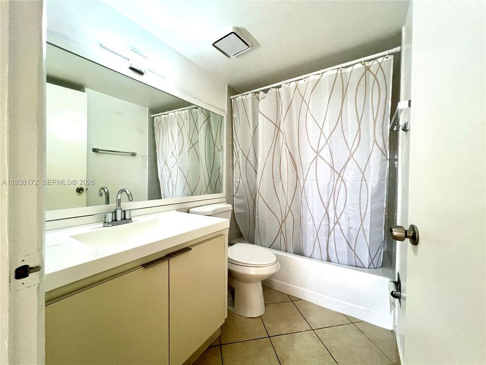 For Rent: $2,160 (1 beds, 1 baths, 773 Square Feet)