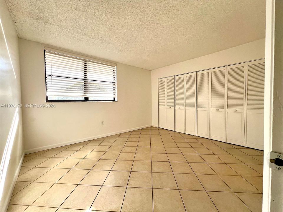 For Rent: $2,160 (1 beds, 1 baths, 773 Square Feet)