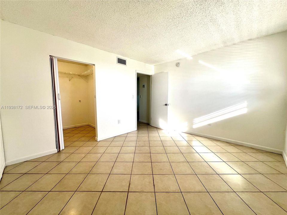 For Rent: $2,160 (1 beds, 1 baths, 773 Square Feet)