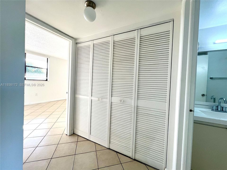 For Rent: $2,160 (1 beds, 1 baths, 773 Square Feet)