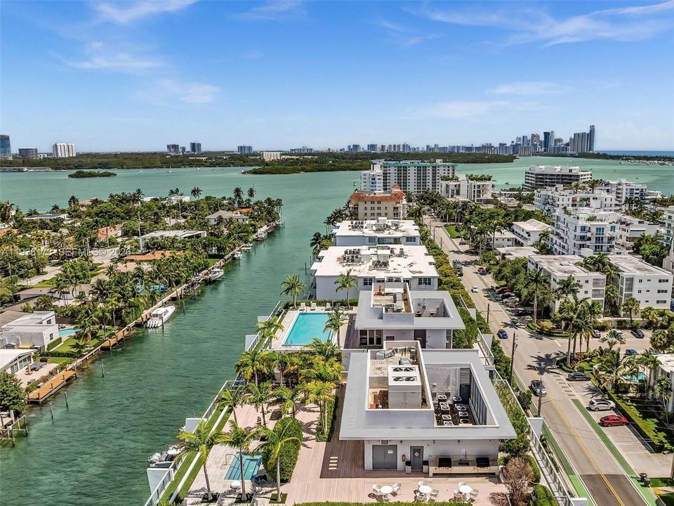 待售: $2,000,000 (3 贝兹, 3 浴室, 1882 平方英尺)