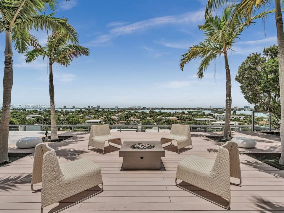 待售: $2,000,000 (3 贝兹, 3 浴室, 1882 平方英尺)