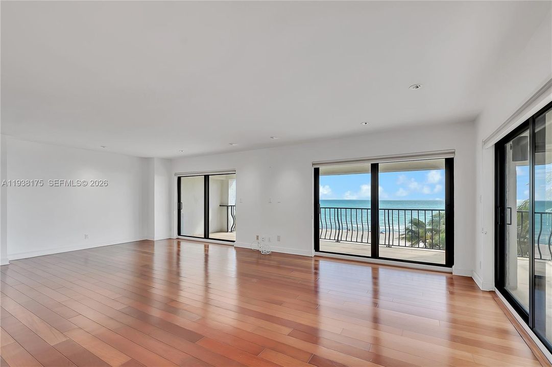 出租: $9,000 (3 贝兹, 3 浴室, 1945 平方英尺)