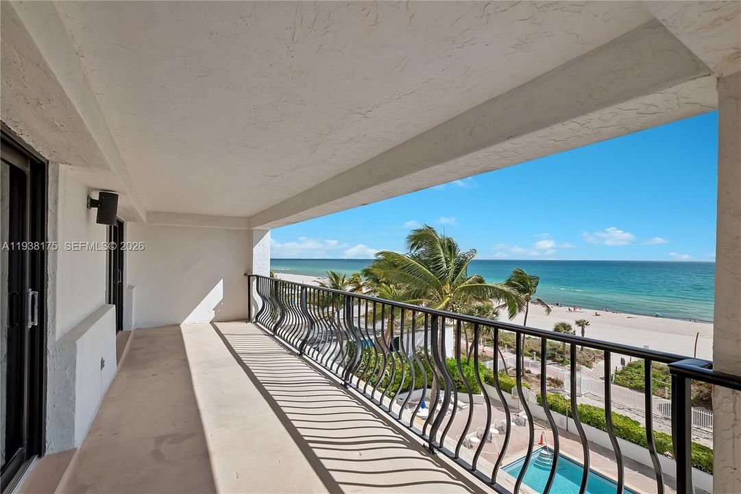 出租: $9,000 (3 贝兹, 3 浴室, 1945 平方英尺)