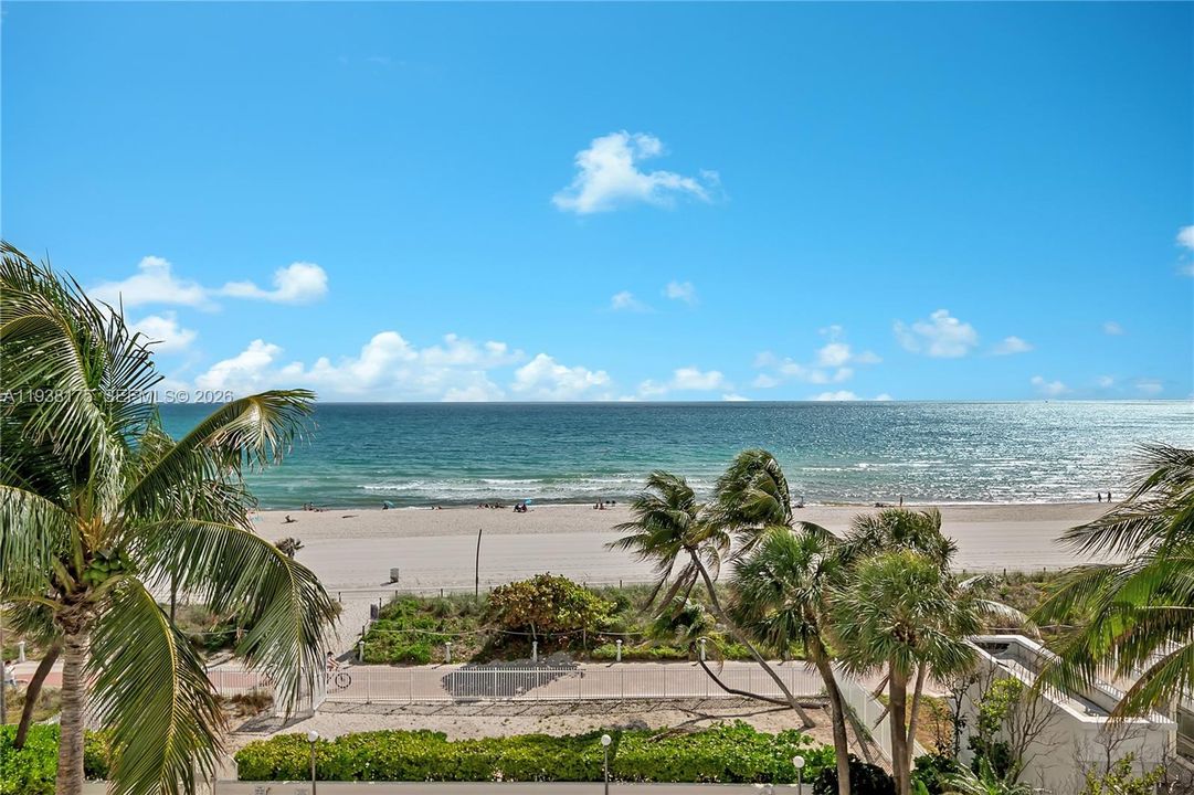 出租: $9,000 (3 贝兹, 3 浴室, 1945 平方英尺)