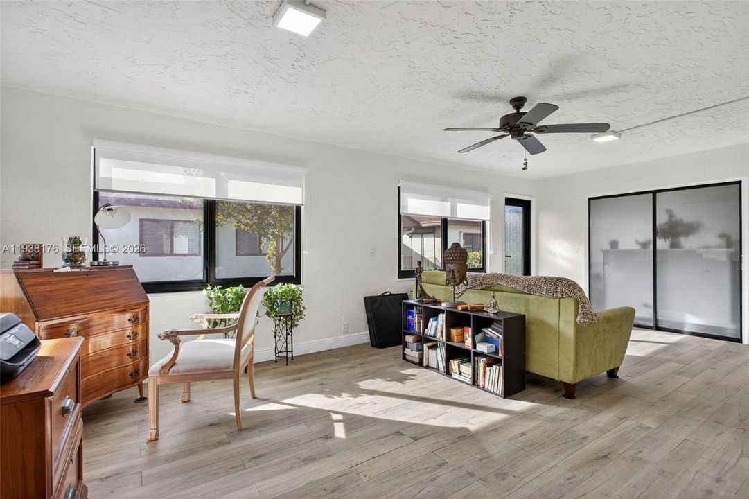 待售: $375,000 (2 贝兹, 2 浴室, 1491 平方英尺)