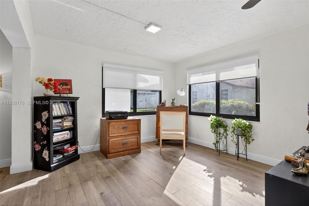 待售: $375,000 (2 贝兹, 2 浴室, 1491 平方英尺)