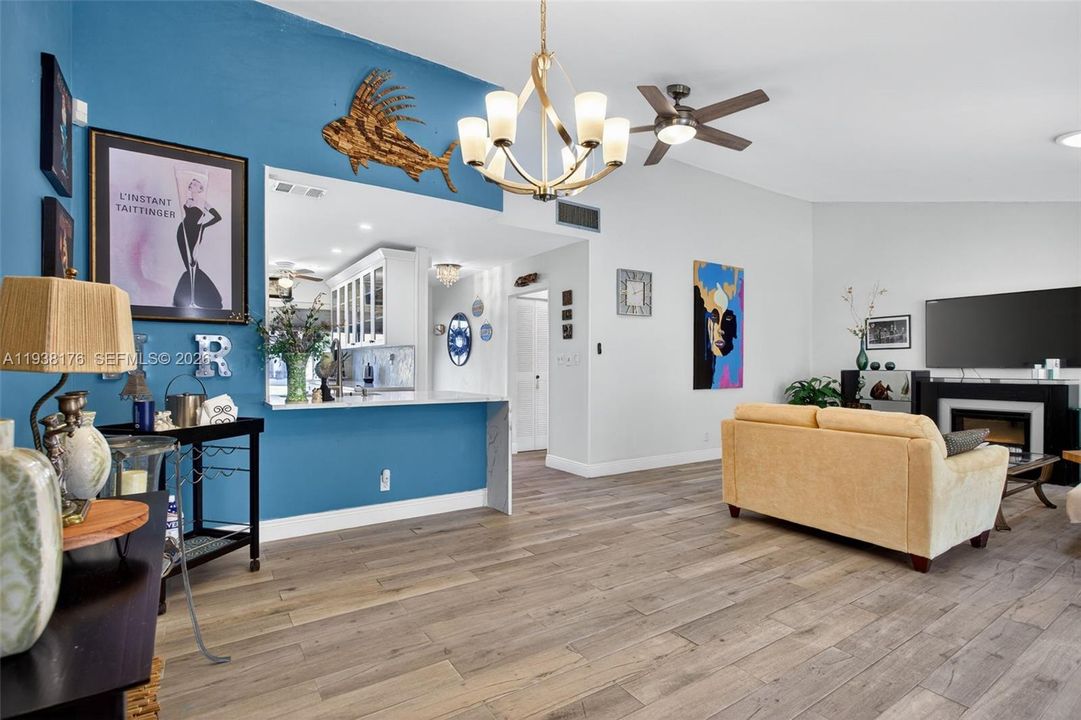 待售: $375,000 (2 贝兹, 2 浴室, 1491 平方英尺)