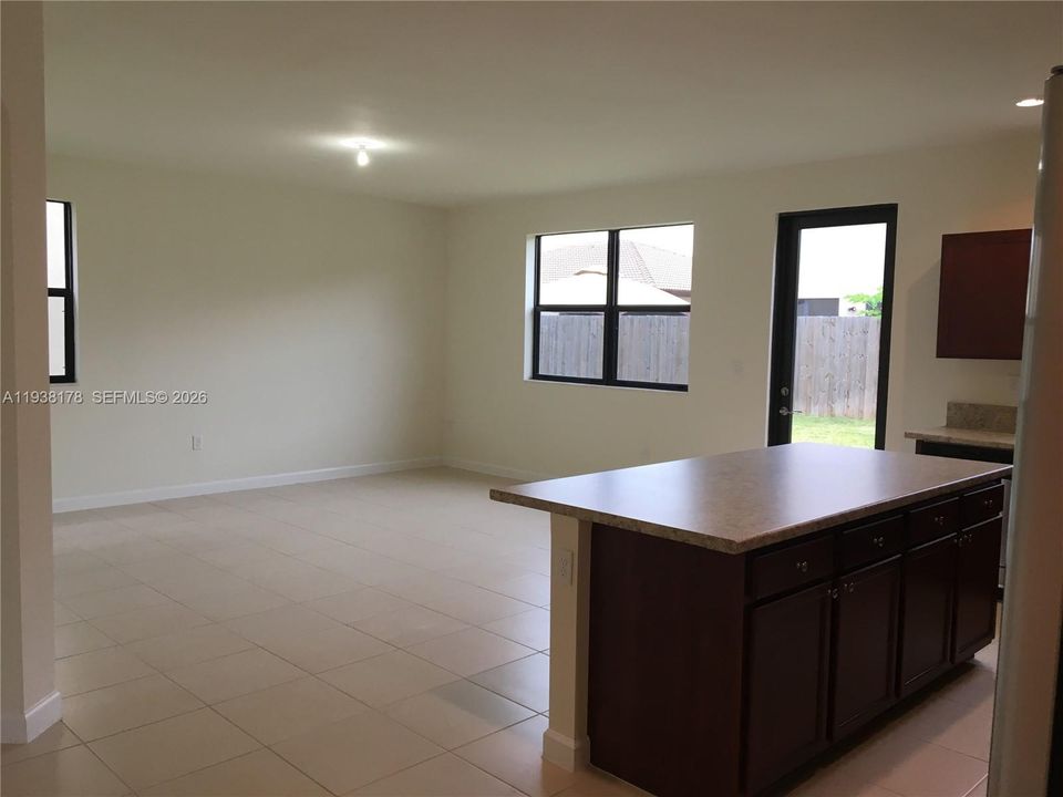 В аренду: $4,200 (5 спален, 3 ванн, 3196 Квадратных фут)