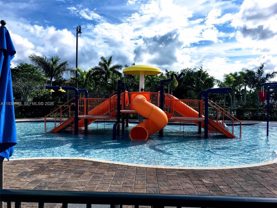 В аренду: $4,200 (5 спален, 3 ванн, 3196 Квадратных фут)