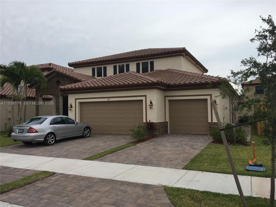 В аренду: $4,200 (5 спален, 3 ванн, 3196 Квадратных фут)