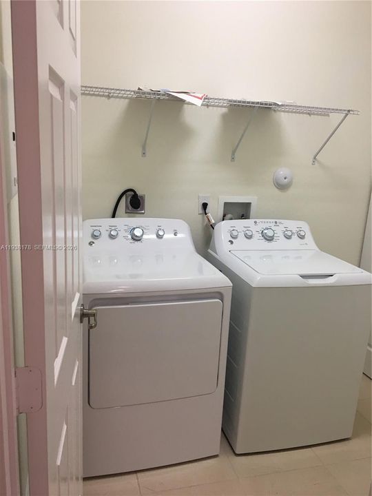 В аренду: $4,200 (5 спален, 3 ванн, 3196 Квадратных фут)