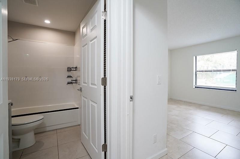 For Rent: $1,550 (1 beds, 1 baths, 617 Square Feet)