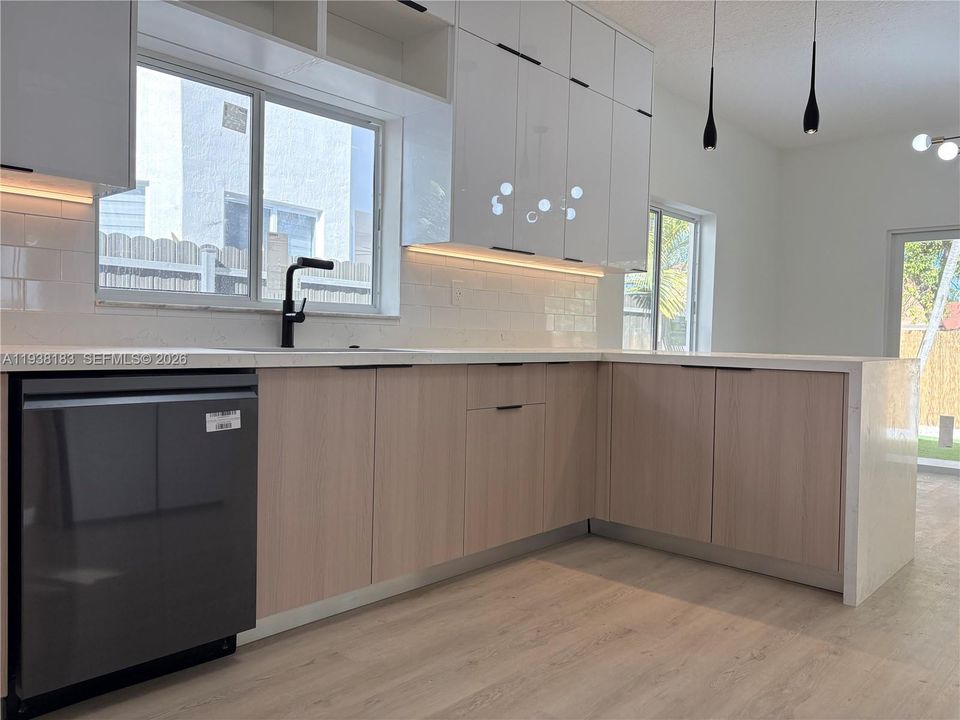 待售: $789,000 (3 贝兹, 2 浴室, 1546 平方英尺)