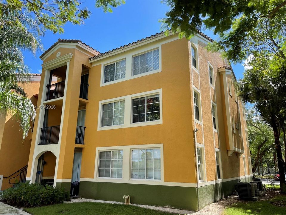 出租: $2,300 (2 贝兹, 1 浴室, 850 平方英尺)